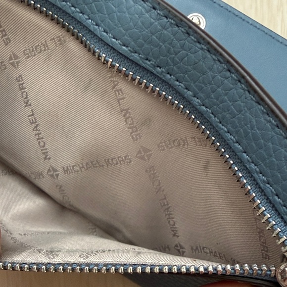 Michael Kors Reed Large Bifold Wallet - Picture 5 of 9